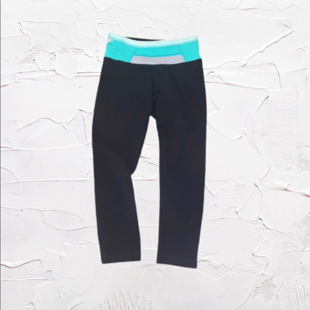 Reversible Lululemon crop leggings 2 black